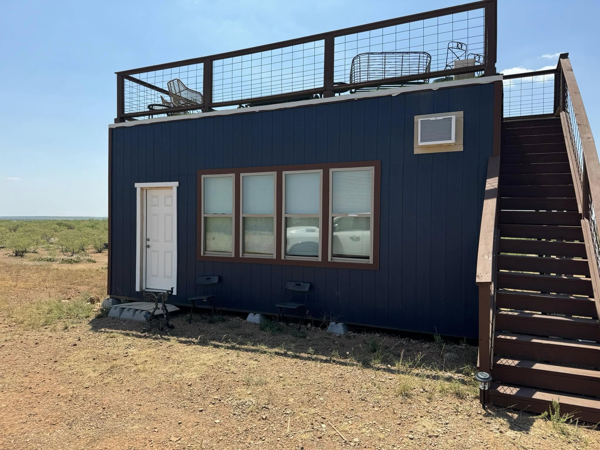 Sunset Cabin exterior and stairs leading to the rooftop deck